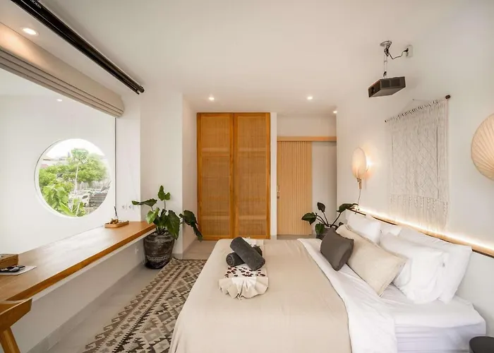 Kalma Stylish 3br In Heart The Of Villa