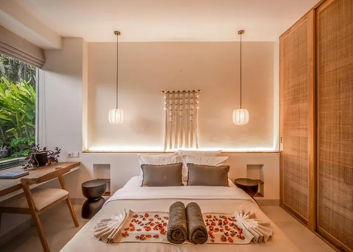 Kalma Stylish 3br In Heart The Of Villa